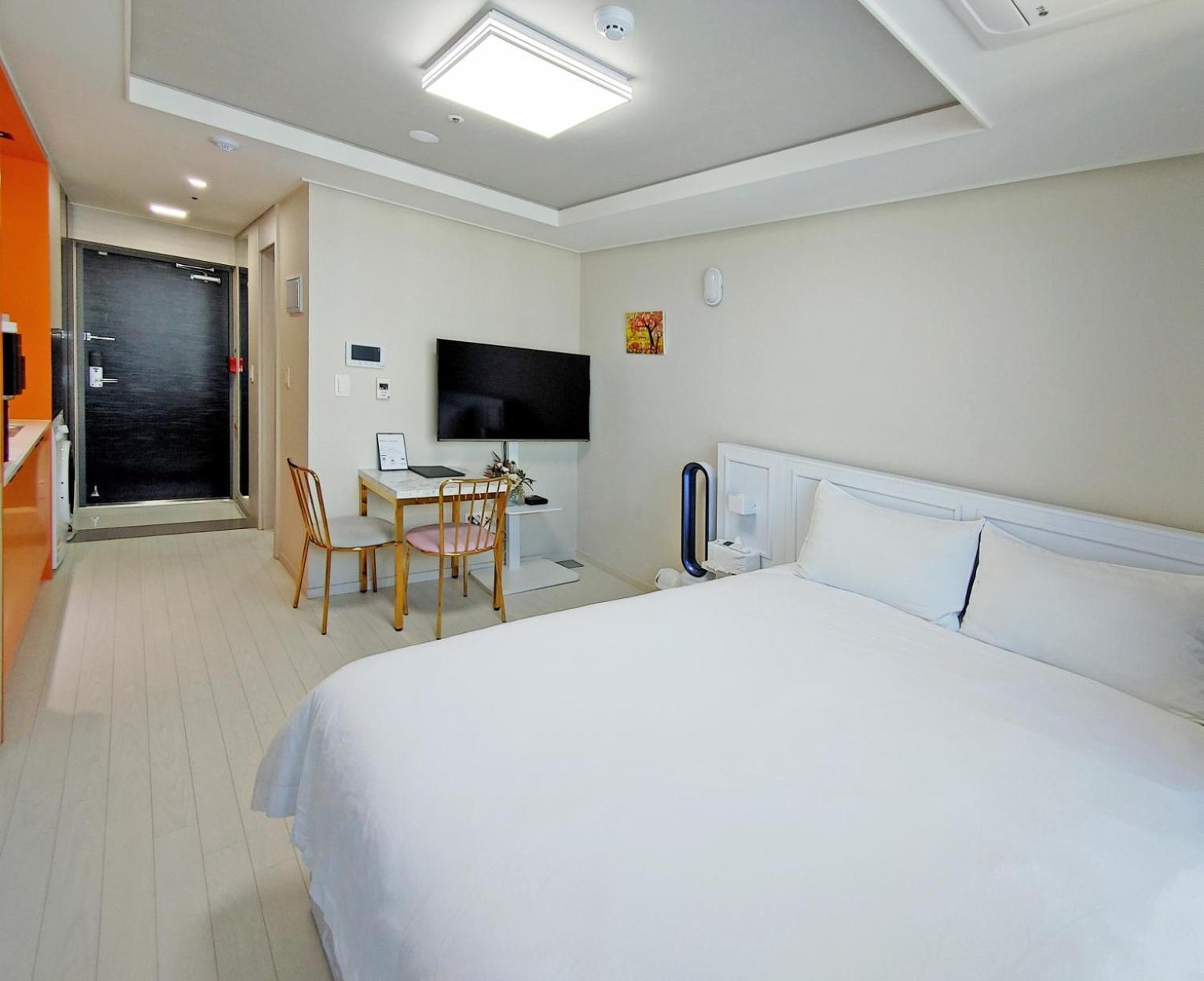 Daegu Star B&B Dsr Hotel Lily Guestroom Екстериор снимка