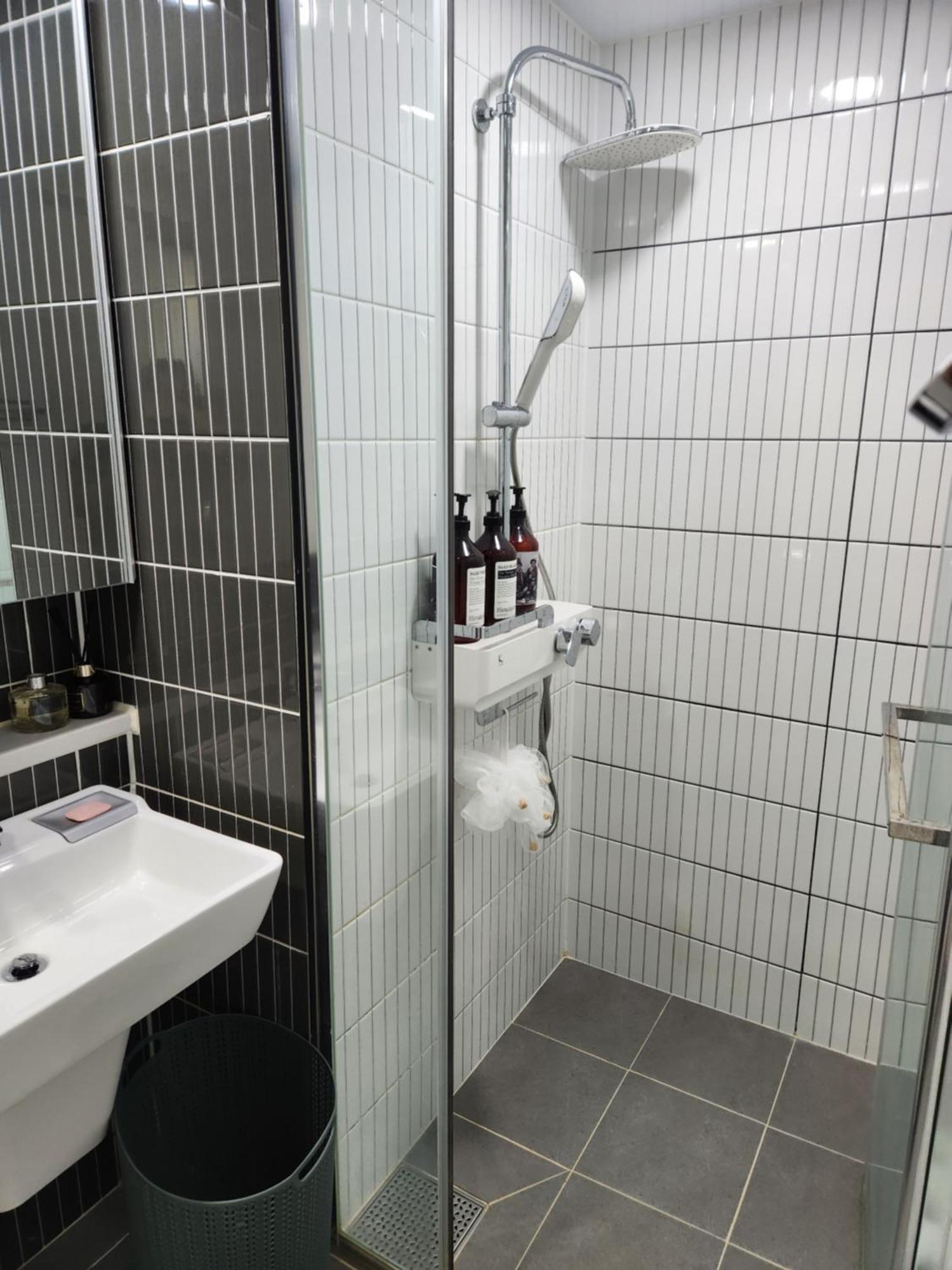 Daegu Star B&B Dsr Hotel Lily Guestroom Стая снимка