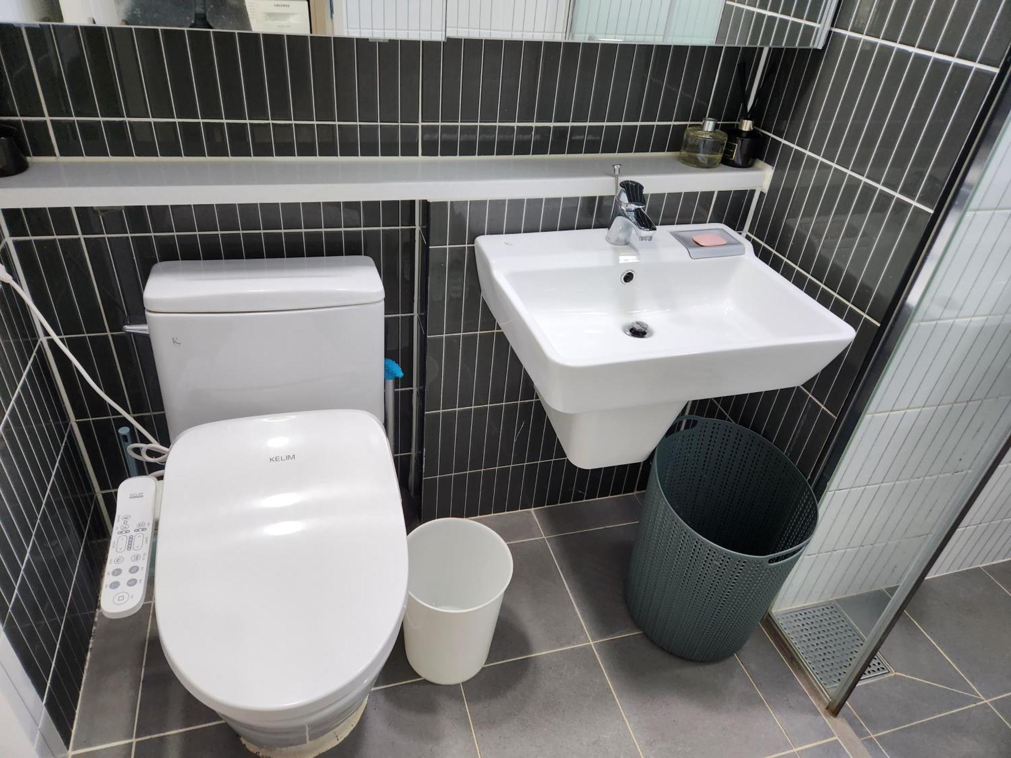 Daegu Star B&B Dsr Hotel Lily Guestroom Стая снимка