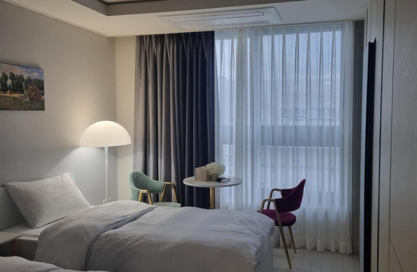 Daegu Star B&B Dsr Hotel Lily Guestroom Екстериор снимка