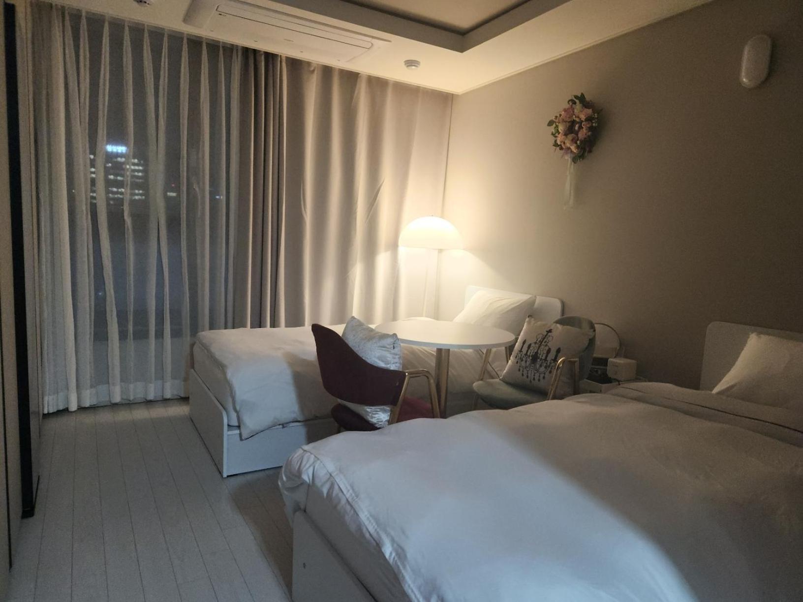 Daegu Star B&B Dsr Hotel Lily Guestroom Екстериор снимка
