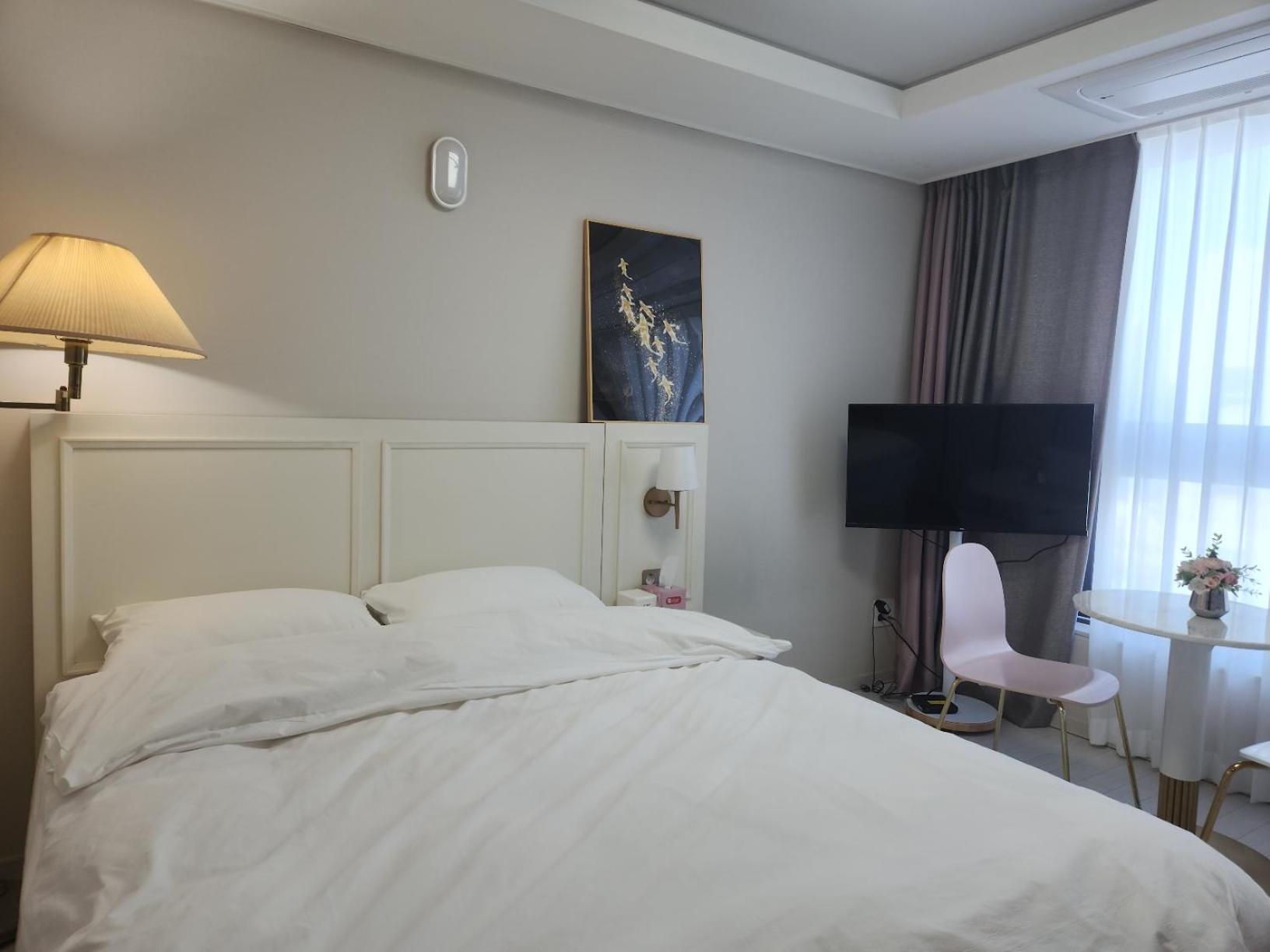 Daegu Star B&B Dsr Hotel Lily Guestroom Екстериор снимка