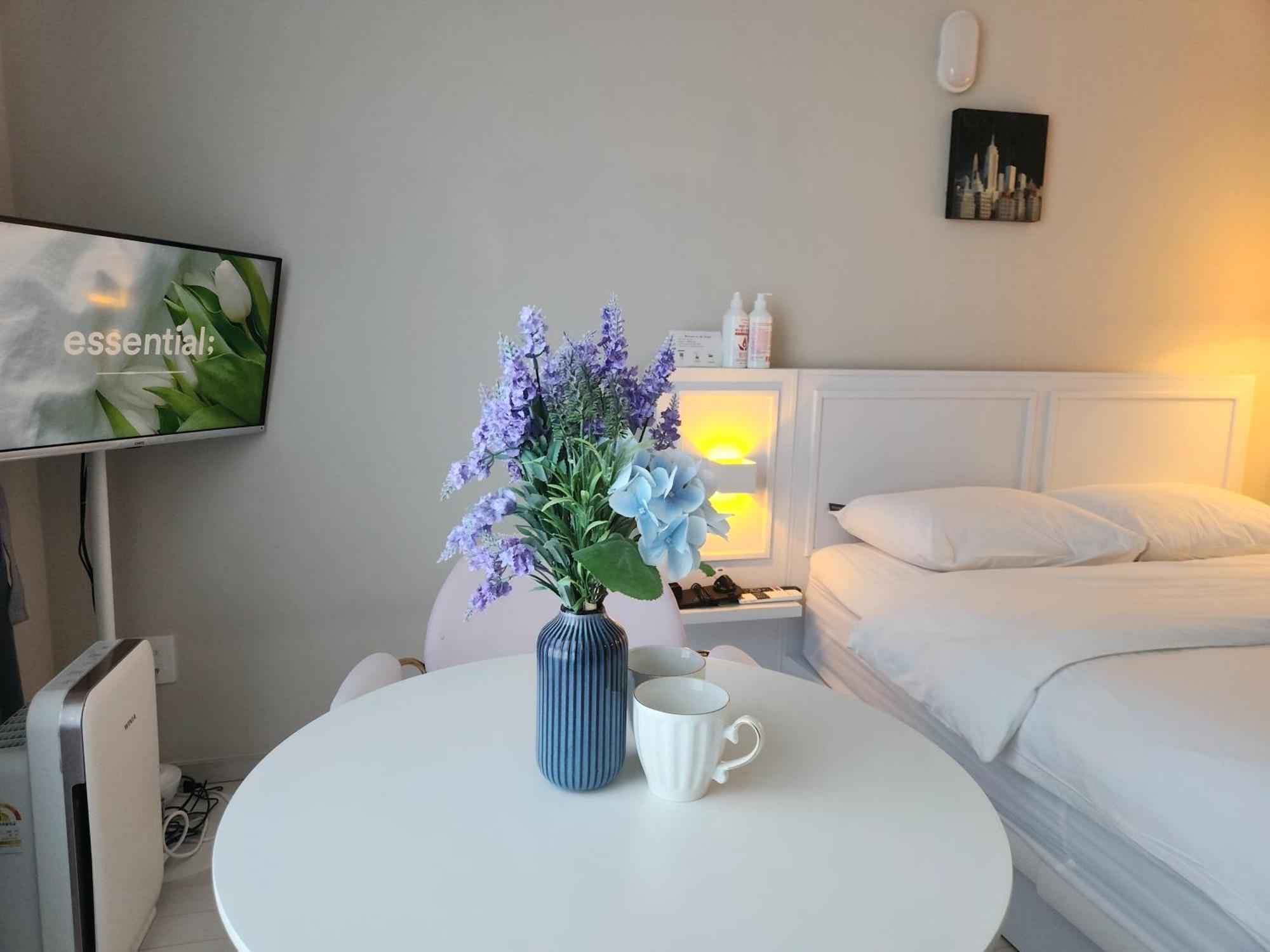Daegu Star B&B Dsr Hotel Lily Guestroom Стая снимка