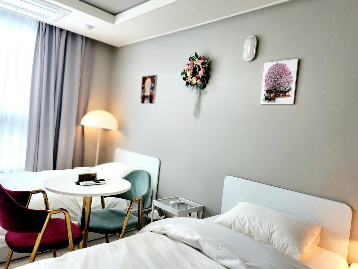 Daegu Star B&B Dsr Hotel Lily Guestroom Стая снимка