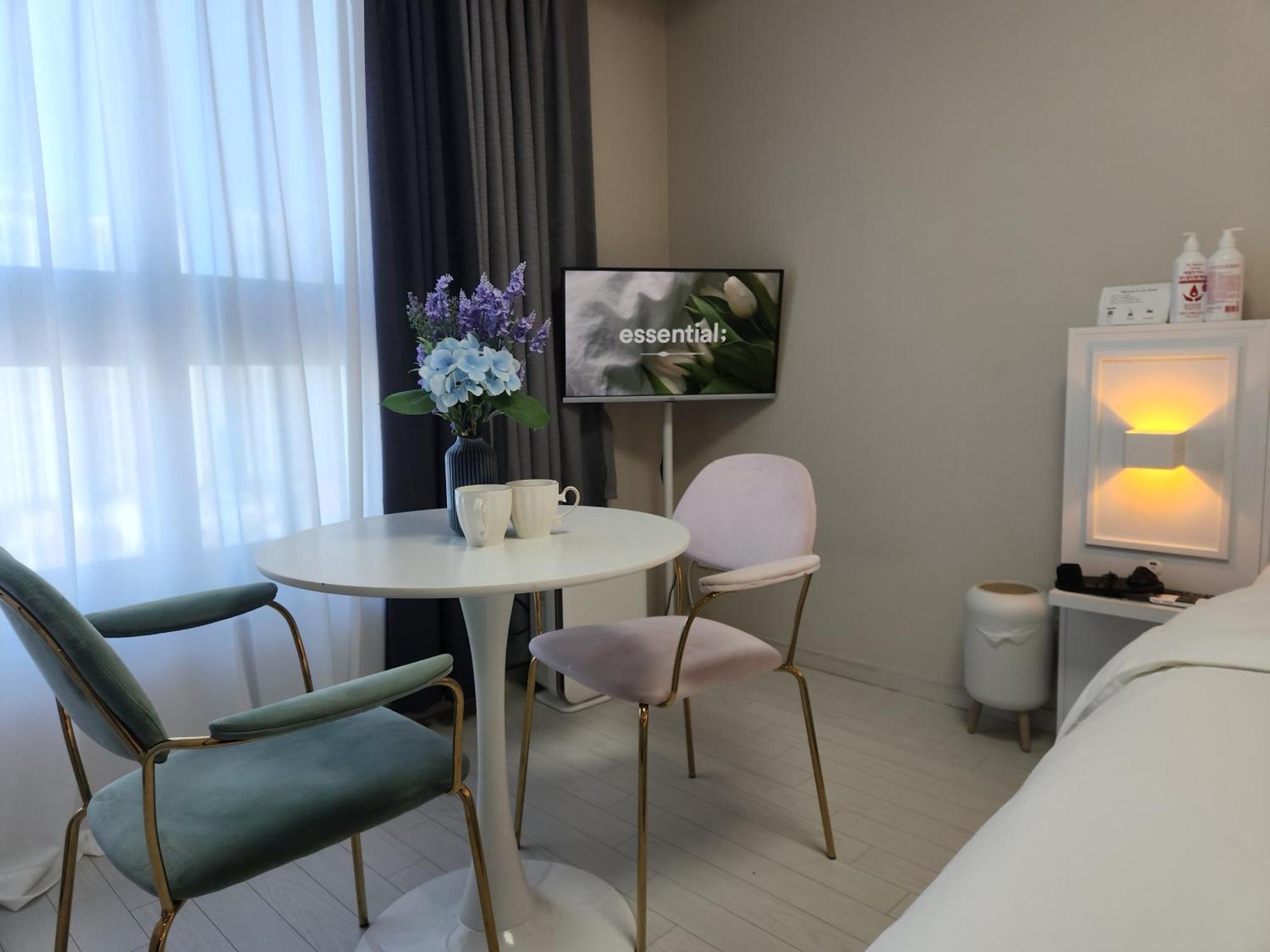 Daegu Star B&B Dsr Hotel Lily Guestroom Стая снимка